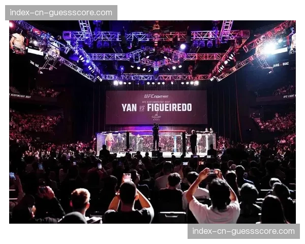 UFC格斗之夜：拉斯维加斯现场，主赛开场前气氛已达沸点