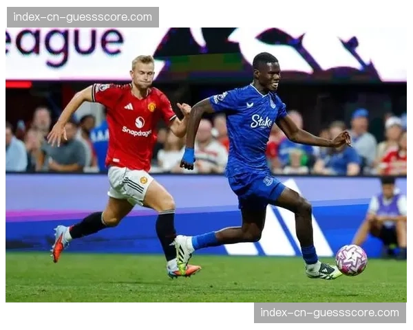 专家评述：埃弗顿保级关键战失利，戴奇的经典442平行站位难以应对现代压迫