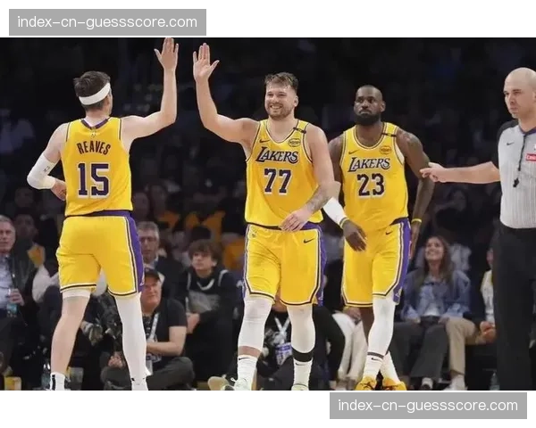 数据复盘:湖人三分命中率创赛季新高,是偶然爆发还是战术进化 数据复盘:湖人三分命中率创赛季新高,是偶然爆发还是战术进化